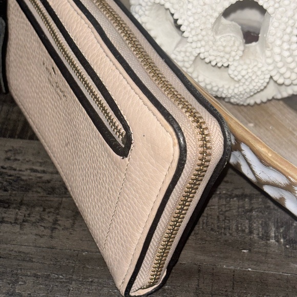 Kate Spade Chester Street Neda/warm beige and black pebbled leather. - Picture 7 of 10